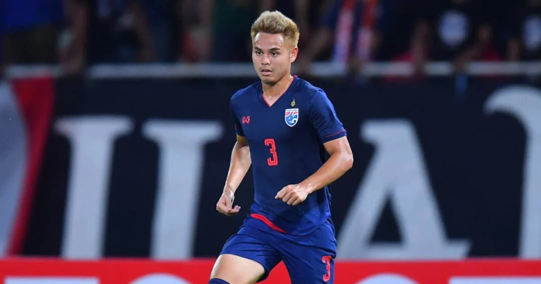 แห่ให้กำลังใจ “อุ้ม ธีราทร” หลังพลาดจุดโทษ ไทย เสมอ เวียดนาม ร่วงที่ 3