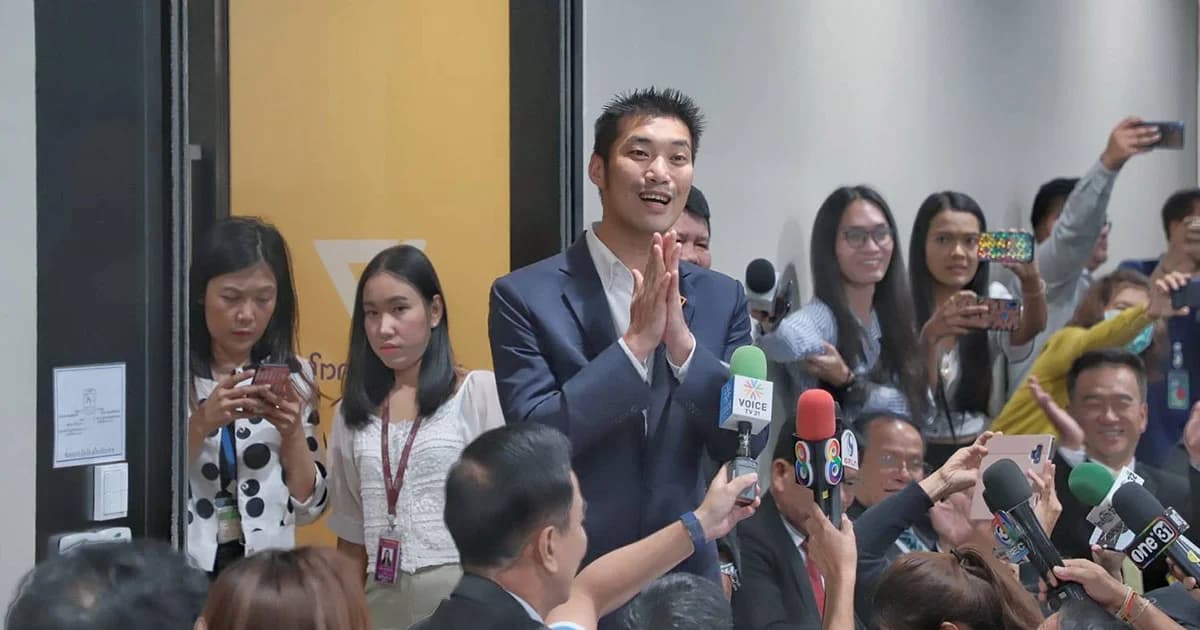 ธนาธร ยันทำหน้าที่ต่อไปและยังเป็นแคนดิเดตนายกฯ อยู่