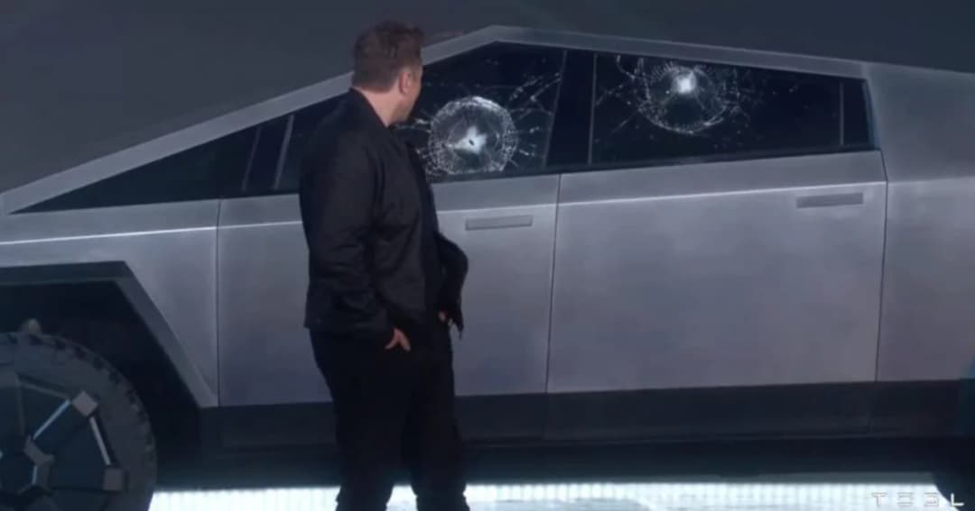 อีลอน มัสก์ โว กระจกของ Tesla Cybertruck กันกระสุน พอทดสอบจริงกลับแตก
