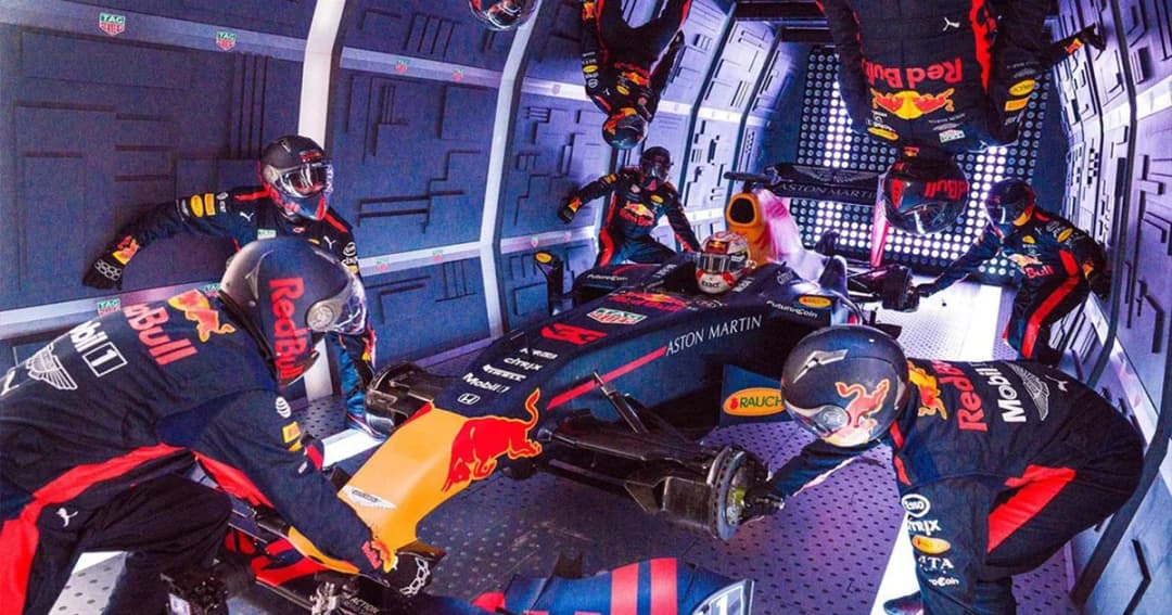ทีมพิทสต็อป Red Bull โชว์เหนือ เปลี่ยนยางในสภาวะความโน้มถ่วงเป็นศูนย์