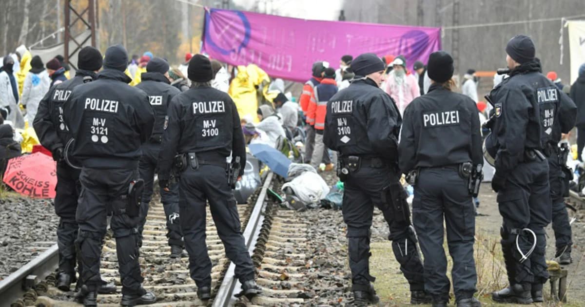 ชาวเยอรมันนับพันปิดล้อมเหมืองถ่านหิน ประท้วงเรื่องการเปลี่ยนแปลงสภาพภูมิอากาศ