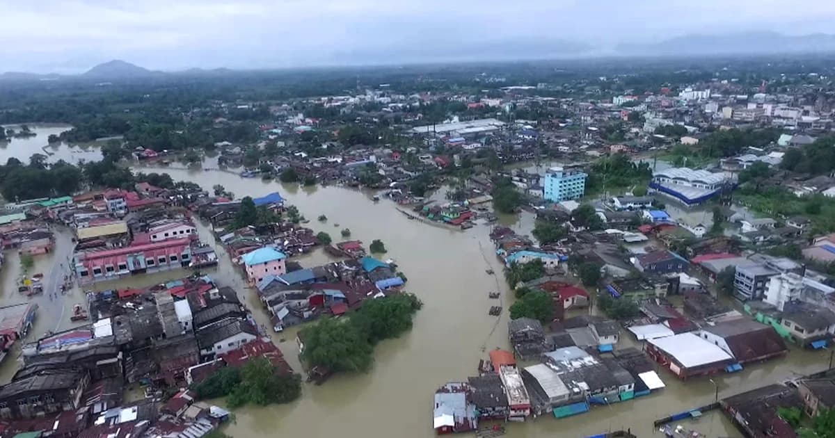 นราธิวาสประกาศพื้นที่ภัยพิบัติน้ำท่วมหนักสุดที่ อ.สุไหงโก-ลก