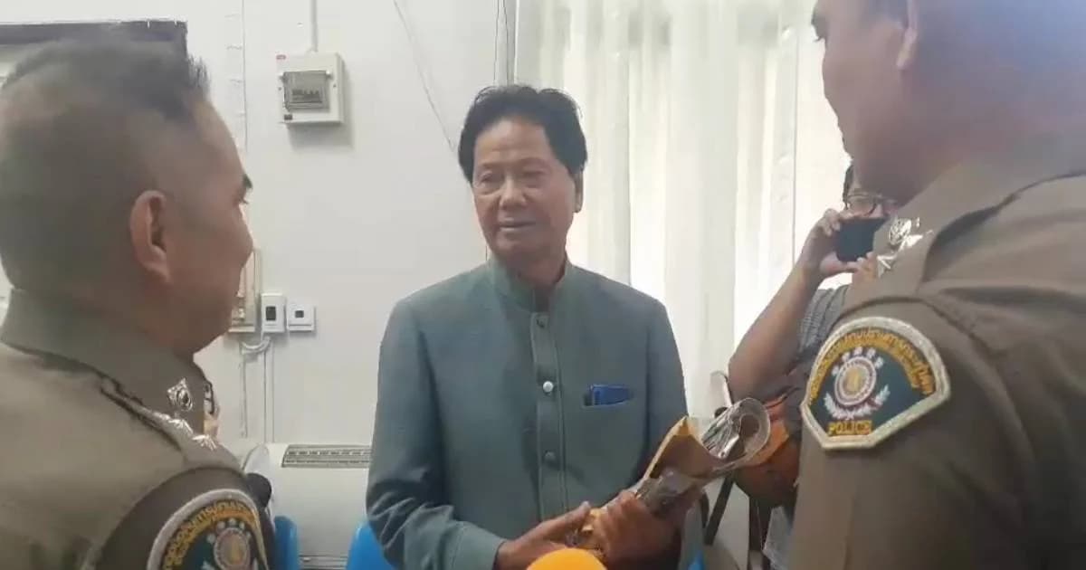 พ่อปารีณาบุกปทส.ขอมอบตัว หลังรู้ข่าวถูกแจ้งจับรุกป่าพร้อมลูกสาว