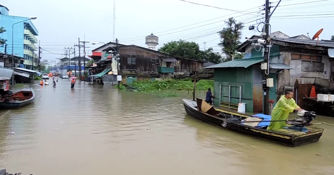 น้ำท่วมใต้กระทบโรงเรียน 68 แห่ง ผู้ว่าฯนราธิวาสเรียกประชุม 13 อำเภอเฝ้าระวังสถานการณ์น้ำ