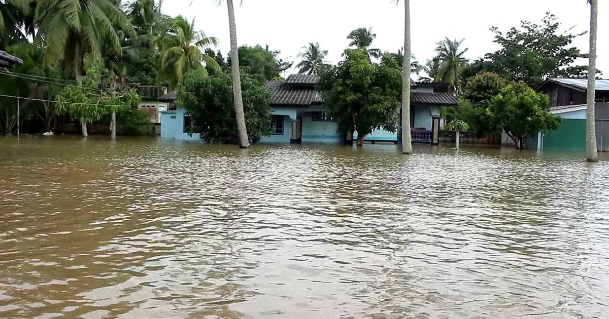 น้ำท่วมใต้ยังวิกฤตเรือประมงอับปาง สวนยางพาราน้ำท่วม จนท.เร่งช่วยเหลือ
