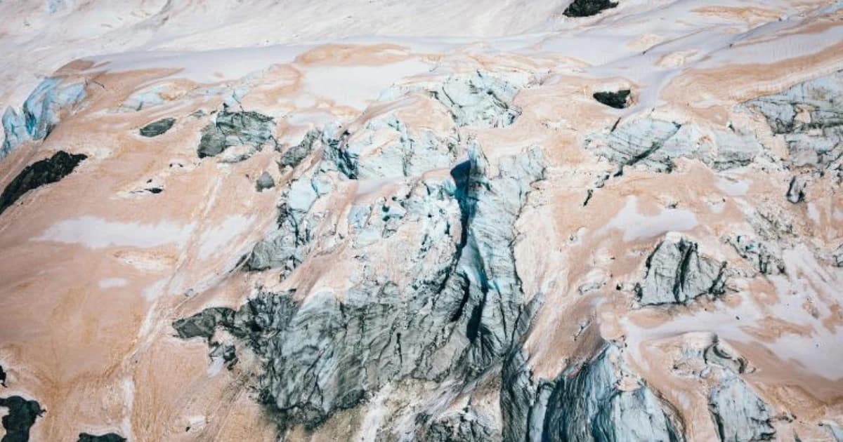 ธารน้ำแข็งนิวซีแลนด์กลายเป็นสีชมพู ผู้เชี่ยวชาญชี้เป็นผลจากไฟป่าออสเตรเลีย