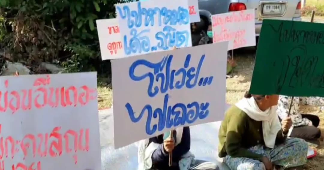 แฉคลิป ผอ.รร.ด่ากราดครู-นร.-ผู้ปกครอง ไม่มีการศึกษา-เลว ชาวบ้านประท้วงไล่