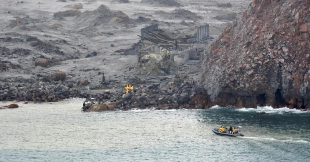 ทีมกู้ภัยนิวซีแลนด์ส่งนักประดาน้ำเร่งค้นหาเหยื่อภูเขาไฟระเบิด 2 ศพที่เหลือ