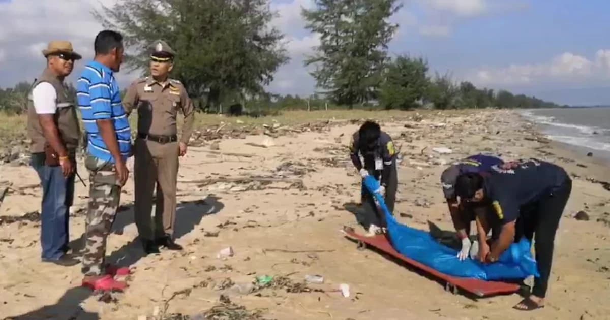 เจ้าหน้าที่พบศพปริศนาเหลือแต่ท่อนล่างถูกคลื่นซัดเกยชายหาดใน จ.สุราษฎร์ธานี