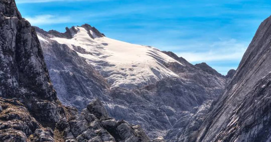 นักวิทยาศาสตร์เผยธารน้ำแข็งคาร์สเทนซ์ในอินโดนีเซียจะละลายหมดใน 10 ปี จากภาวะโลกร้อน