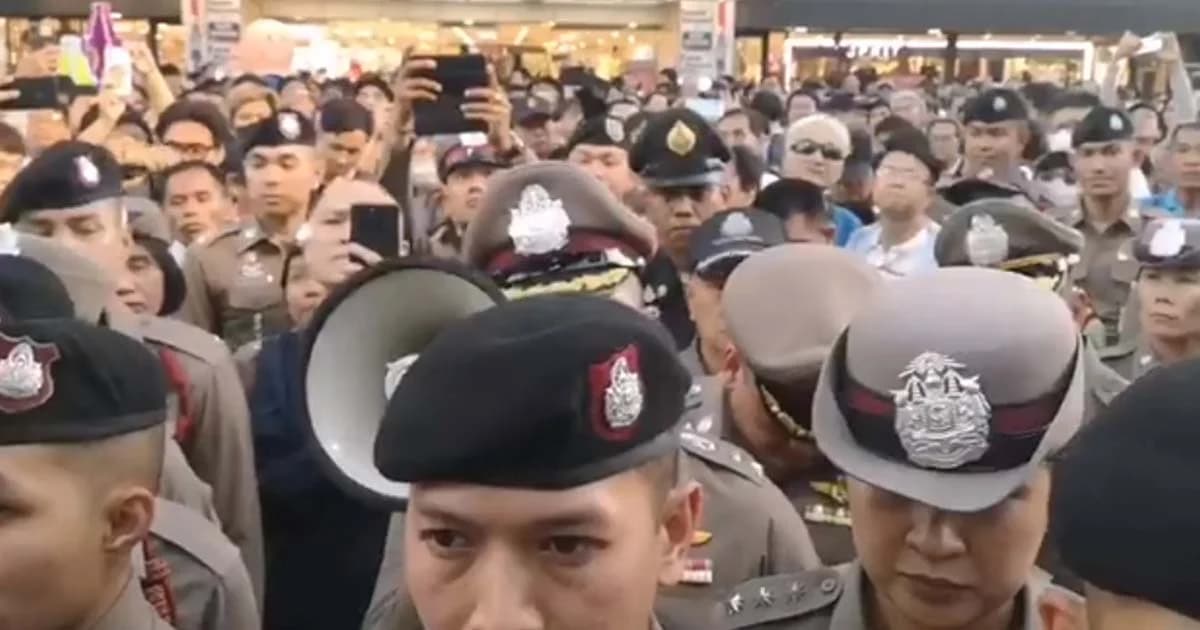 ตำรวจเก็บหลักฐาน แฟลชม็อบไม่ได้ขออนุญาต อาจเข้าข่ายผิดพ.ร.บ.ชุมนุมสาธารณะฯ