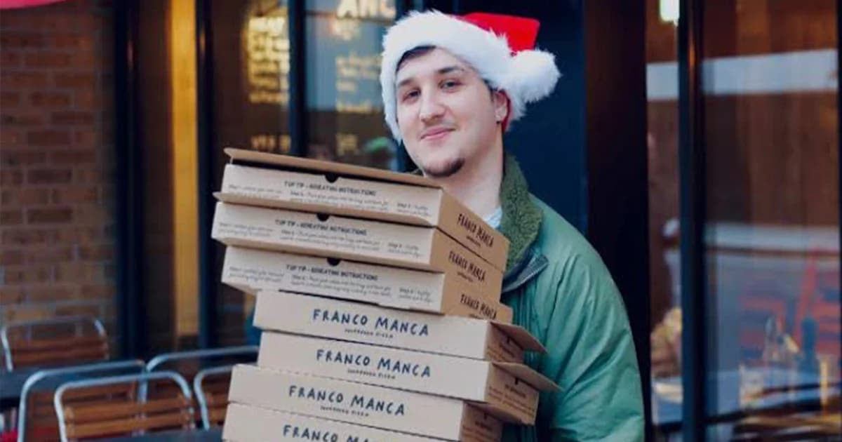 ร้านพิซซ่าในอังกฤษ นำแป้งเหลือใช้มาทำขนมปังแจกคนไร้บ้าน