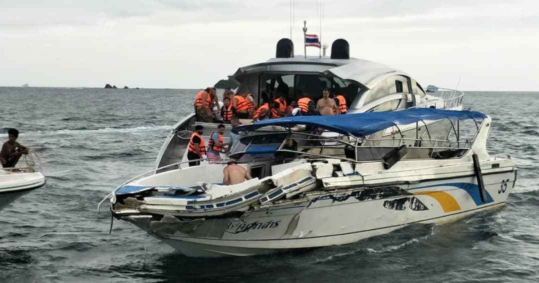 ระทึก ! เรือสปีดโบ๊ตชนเรือยอชต์กลางทะเลใกล้เกาะไข่ จ.พังงา เจ็บอื้อ นายท้ายดับ