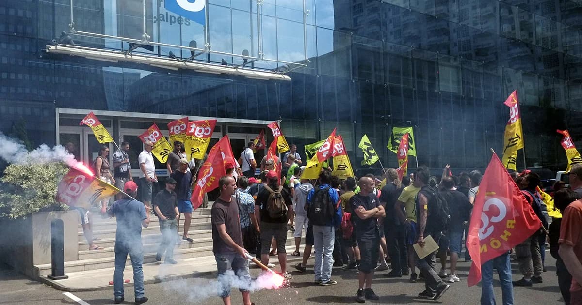 ผู้นำฝรั่งเศสวอนแรงงานงดหยุดงานประท้วงช่วงเทศกาลปลายปี