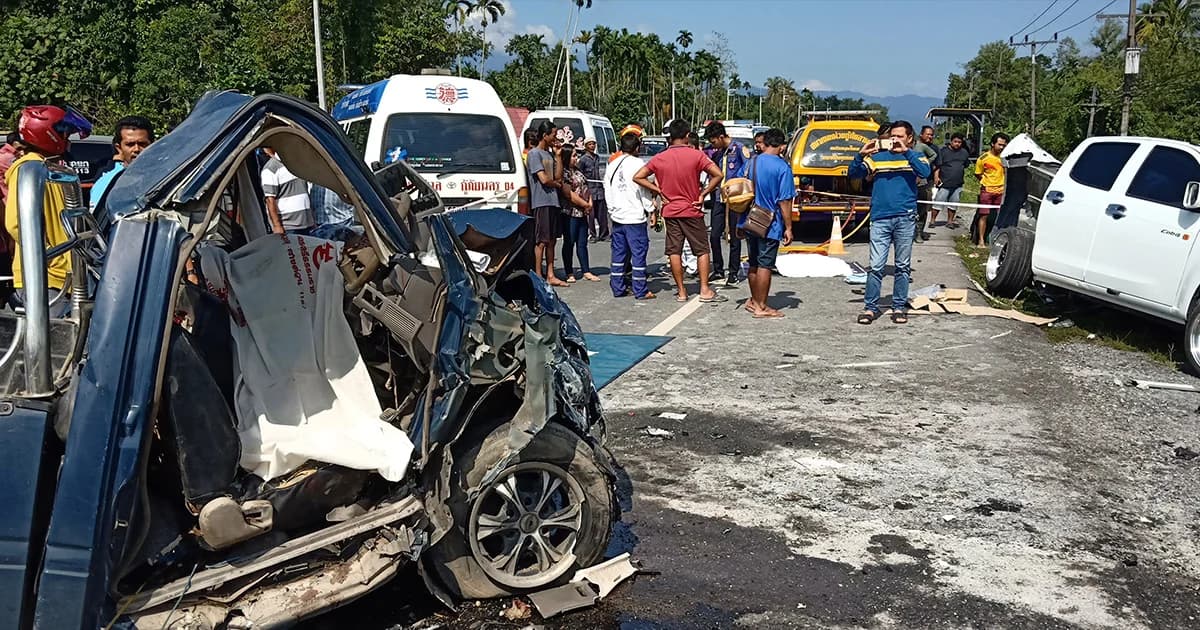 กระบะคนงานชนสนั่นถนนนครศรีฯ – พรหมคีรี เสียชีวิต 4 ศพ