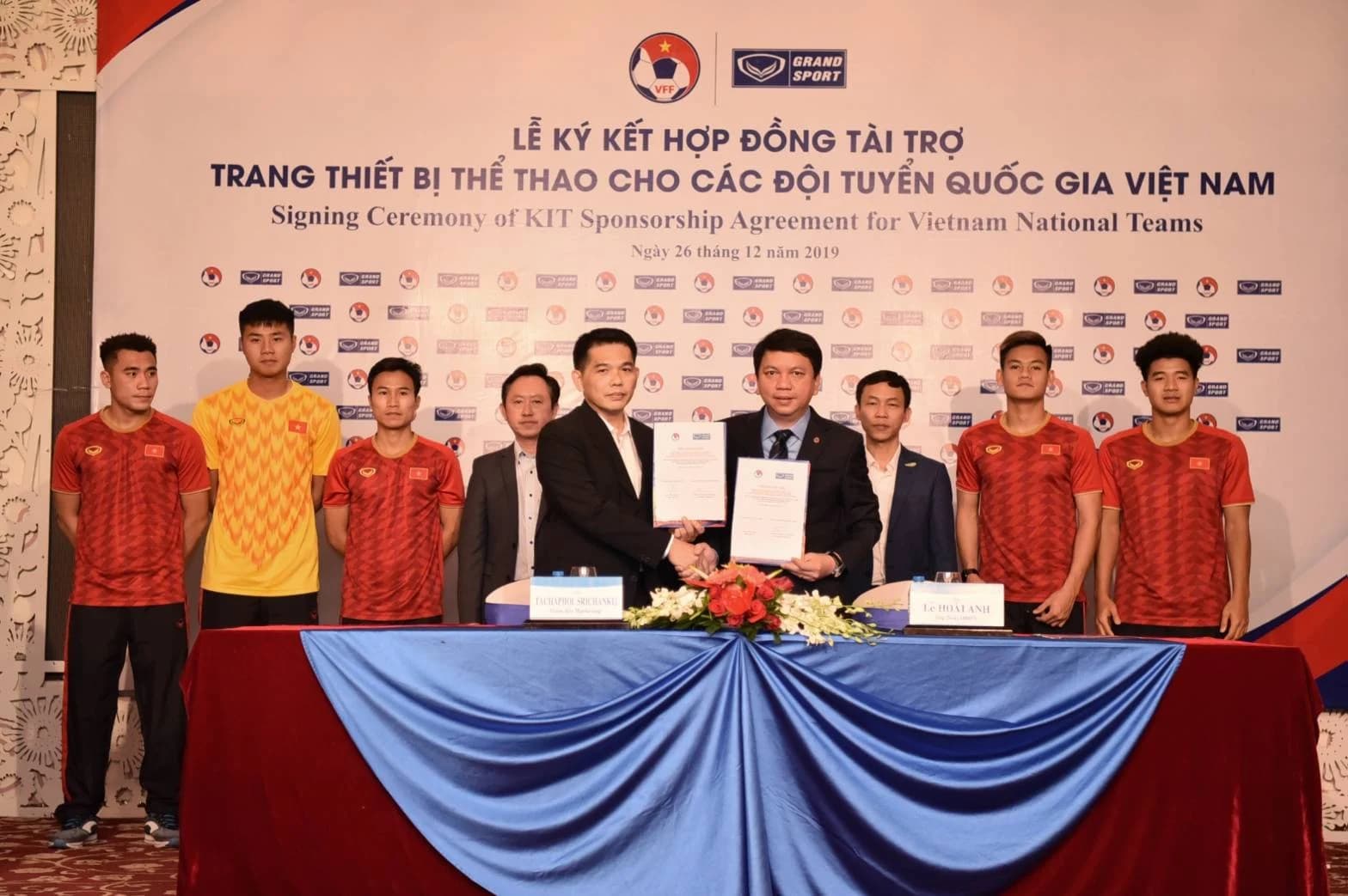 แกรนด์สปอร์ตต่อสัญญาสนับสนุนทีมเวียดนามอีก 4 ปี