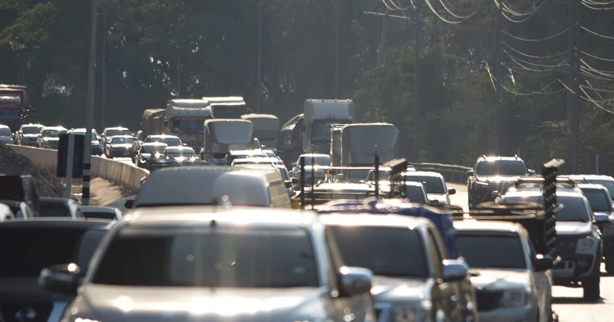 จนท.เปิดช่องทางพิเศษเร่งระบายรถ มุ่งหน้าภาคเหนือ-ภาคอีสานรถเคลื่อนตัวได้สลับหยุดนิ่ง