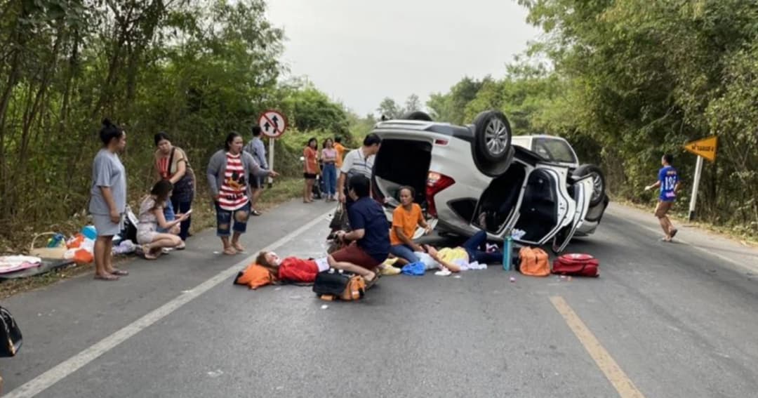 แซงไม่พ้น ! วอลโว่ประสานงาซีอาร์วี ดับ 1 เจ็บยกครัว 12 ราย ที่ราชบุรี