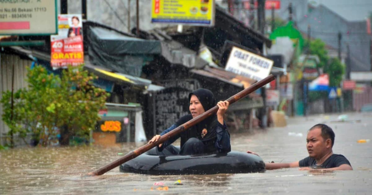 ยอดผู้เสียชีวิตจากเหตุน้ำท่วมในอินโดนีเซียเพิ่มเป็น 53 ราย