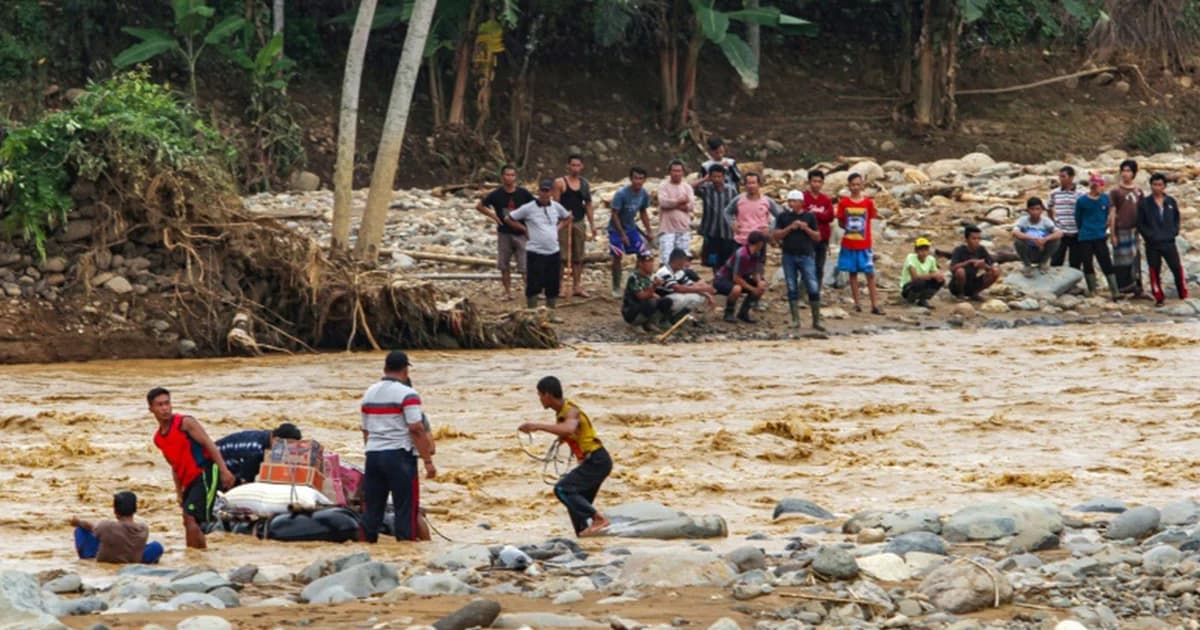 ยอดผู้เสียชีวิตจากน้ำท่วมใหญ่ในอินโดนีเซียเพิ่มเป็น 60 ราย