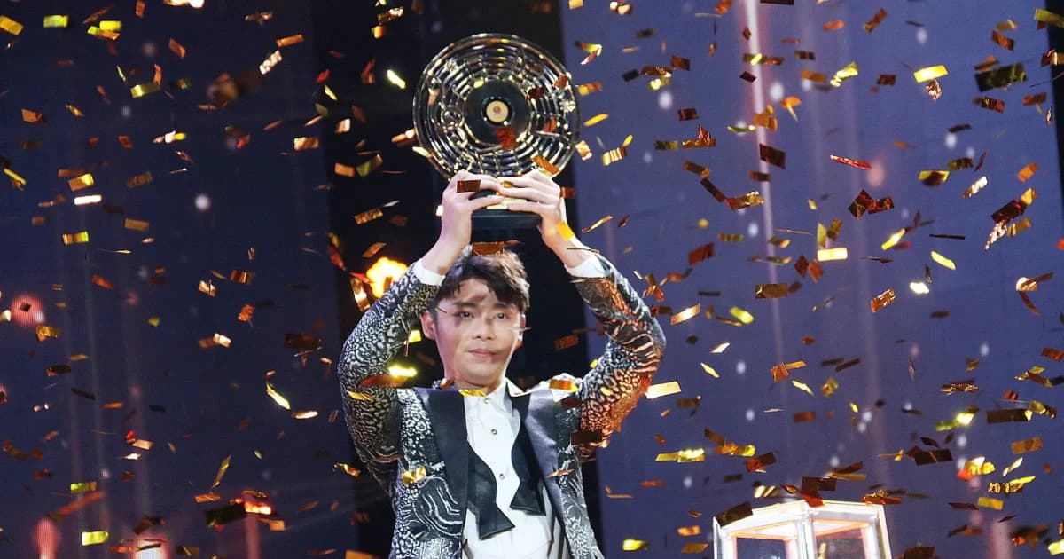 “ฟอร์ม ชลพิพรรธน์” คว้าแชมป์ “ไมค์ทองคำ” คนที่ 8