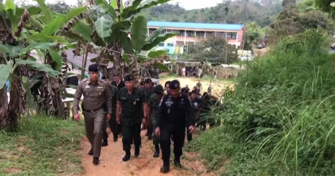 สั่งไล่ล่าคนร้ายกว่า 20 คน ยิงถล่มฐานฯ ชุดคุ้มครอง ต.ร่มไทร บนเทือกเขาสันกาลาคีรี