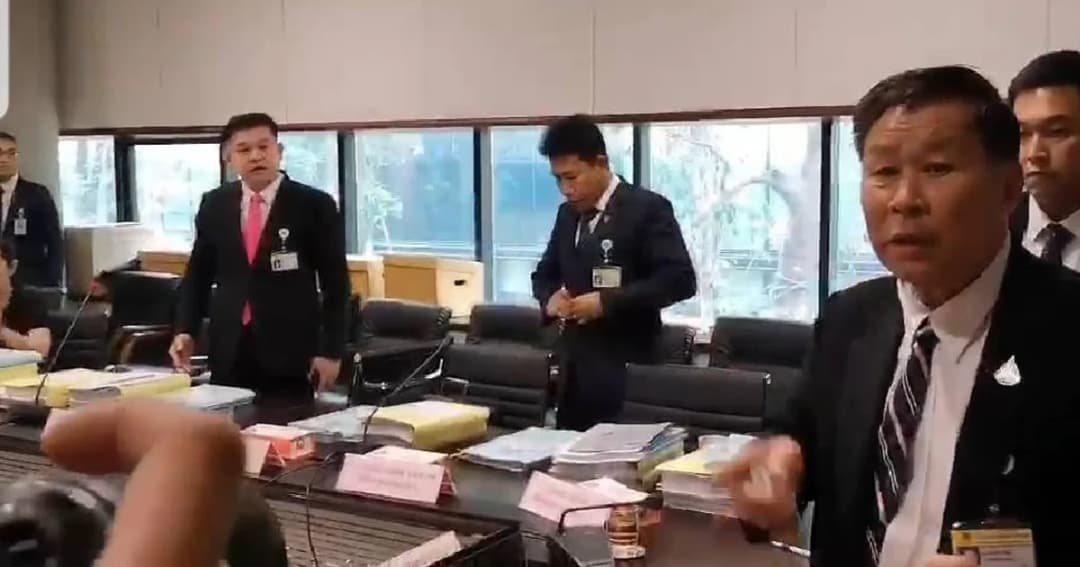 เดือดอีกครั้ง! สิระโดดป้องรับไม่ได้ “เสรีพิศุทธ์” ด่าคำหยาบคาย “ปารีณา”