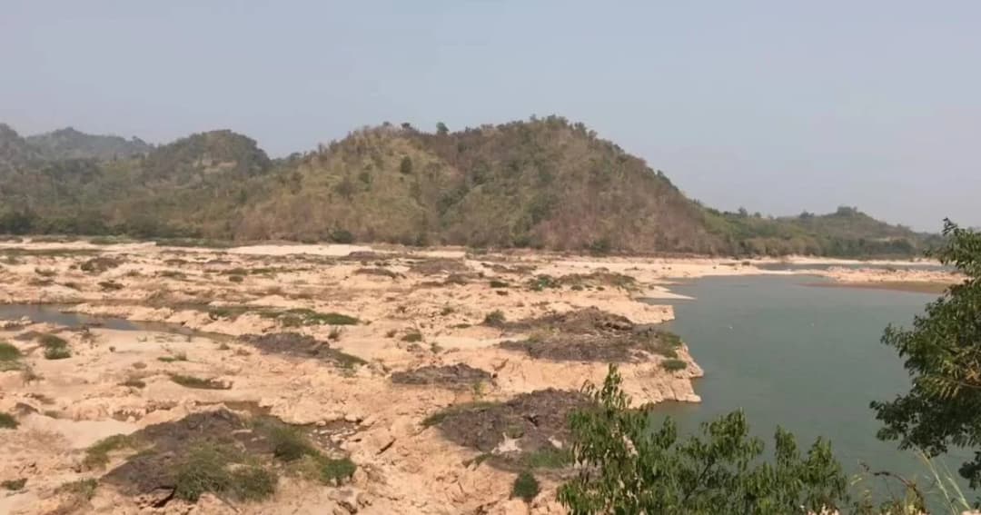 น้ำโขงลดต่ำพันโขดแสนไคร้น้ำแห้งเดินได้เกือบถึงฝั่งลาว