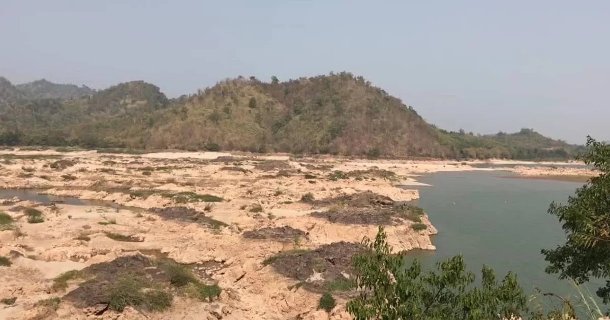 น้ำโขงลดต่ำพันโขดแสนไคร้น้ำแห้งเดินได้เกือบถึงฝั่งลาว