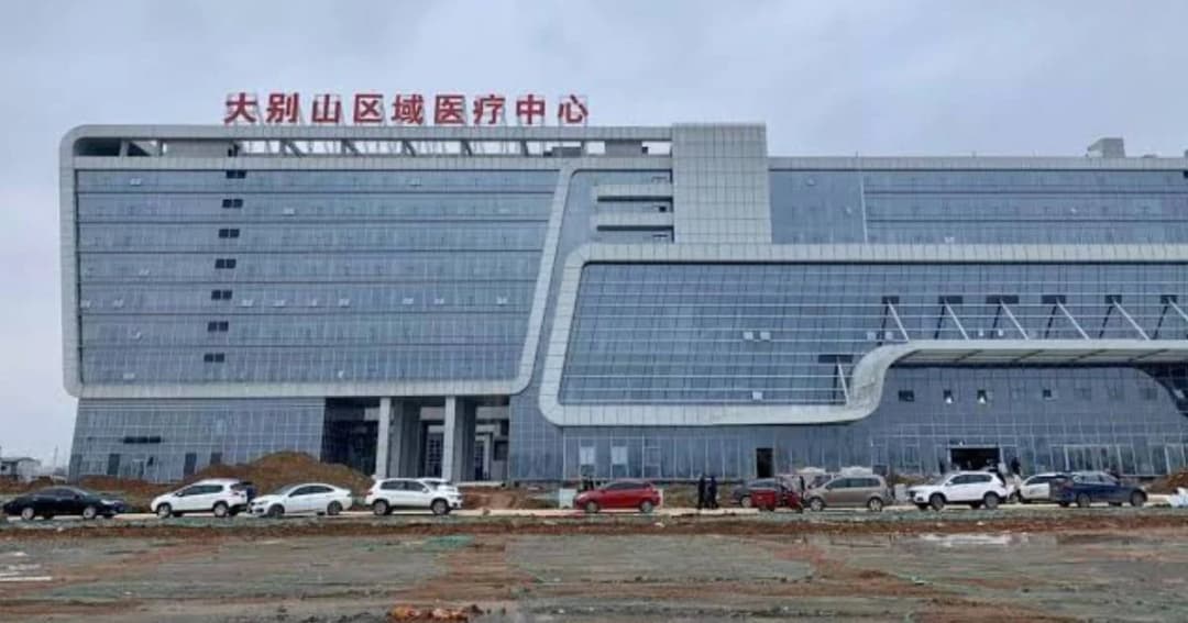 จีนใช้เวลา 2 วัน เปิดโรงพยาบาลเมืองหวงกังรองรับผู้ป่วยพันเตียง