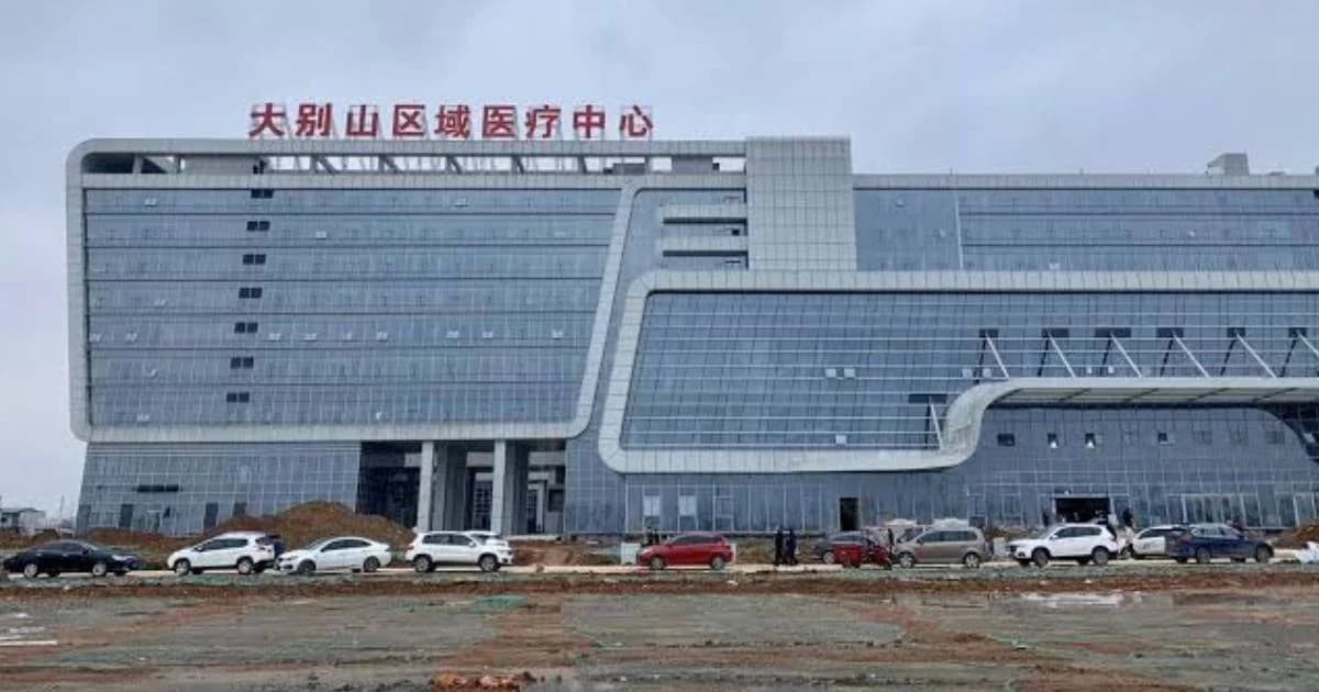 จีนใช้เวลา 2 วัน เปิดโรงพยาบาลเมืองหวงกังรองรับผู้ป่วยพันเตียง