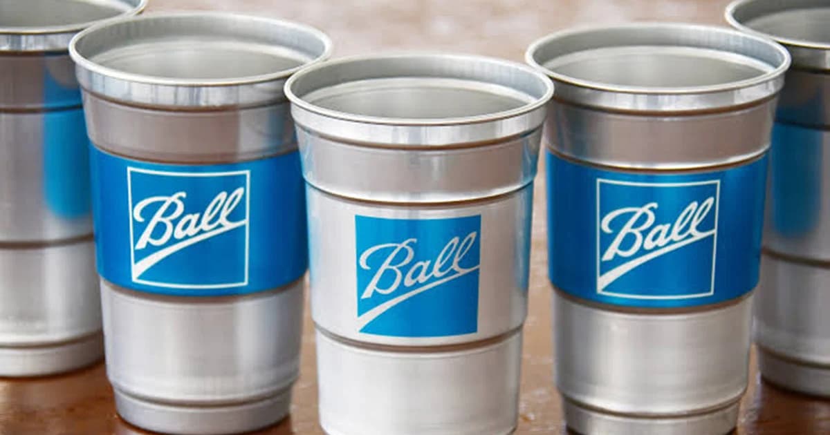 ฝ่ายจัดการแข่งขันซูเปอร์โบวใช้ถ้วยอลูมิเนียมใส่เครื่องดื่ม เพื่อลดการใช้พลาสติก