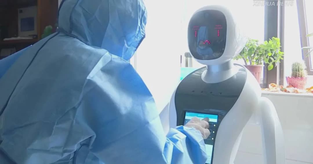 สุดล้ำ! จีนใช้หุ่นยนต์อัจฉริยะ “เสียวหมี่” ส่งของผู้ป่วย กลางสมรภูมิโรคร้าย