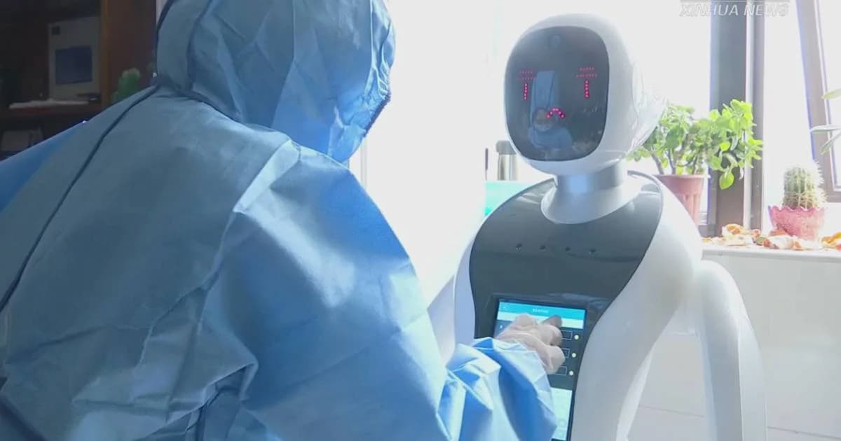 สุดล้ำ! จีนใช้หุ่นยนต์อัจฉริยะ “เสียวหมี่” ส่งของผู้ป่วย กลางสมรภูมิโรคร้าย