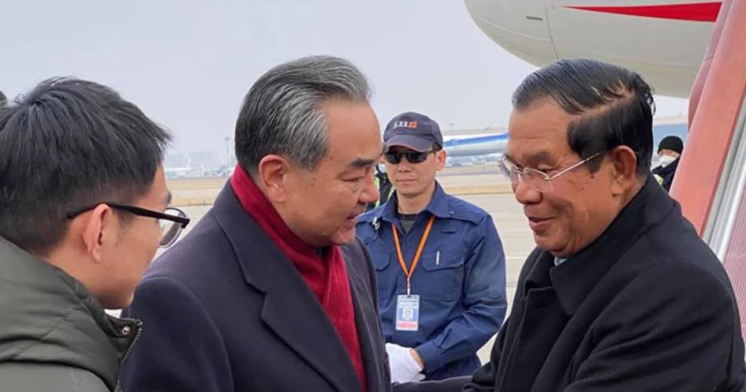 นายกฯฮุน เซน ถึงปักกิ่งแล้ว แสดงจุดยืนไม่ปิดรับคนจีน-ไม่รับนศ.กัมพูชากลับ