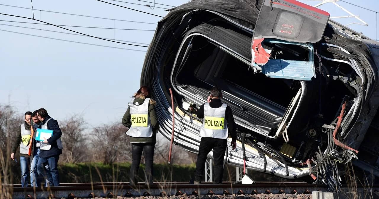 รถไฟความเร็วสูงตกรางทางตอนเหนือของอิตาลี พบพนักงานเสียชีวิต 2 ราย
