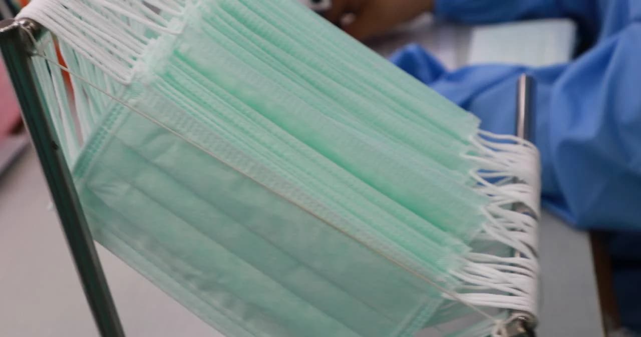 “พาณิชย์” จับร้านขายหน้ากากอนามัยราคาสูงเกินจริง 4 แห่ง ย้ำโทษสูงคุก 7 ปี ปรับ 1.4 แสนบาท