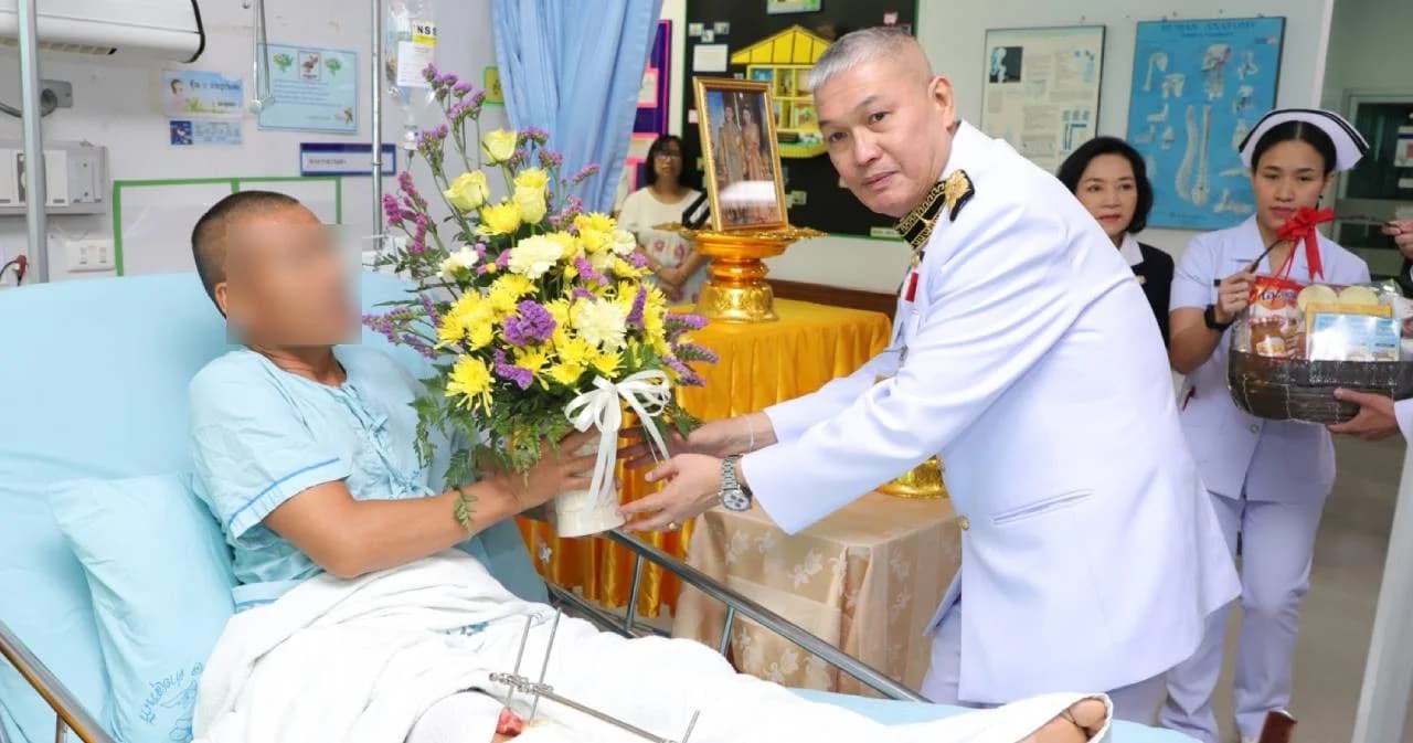 ในหลวง ทรงรับผู้บาดเจ็บและศพผู้เสียชีวิตจากเหตุกราดยิง ไว้ในพระบรมราชานุเคราะห์