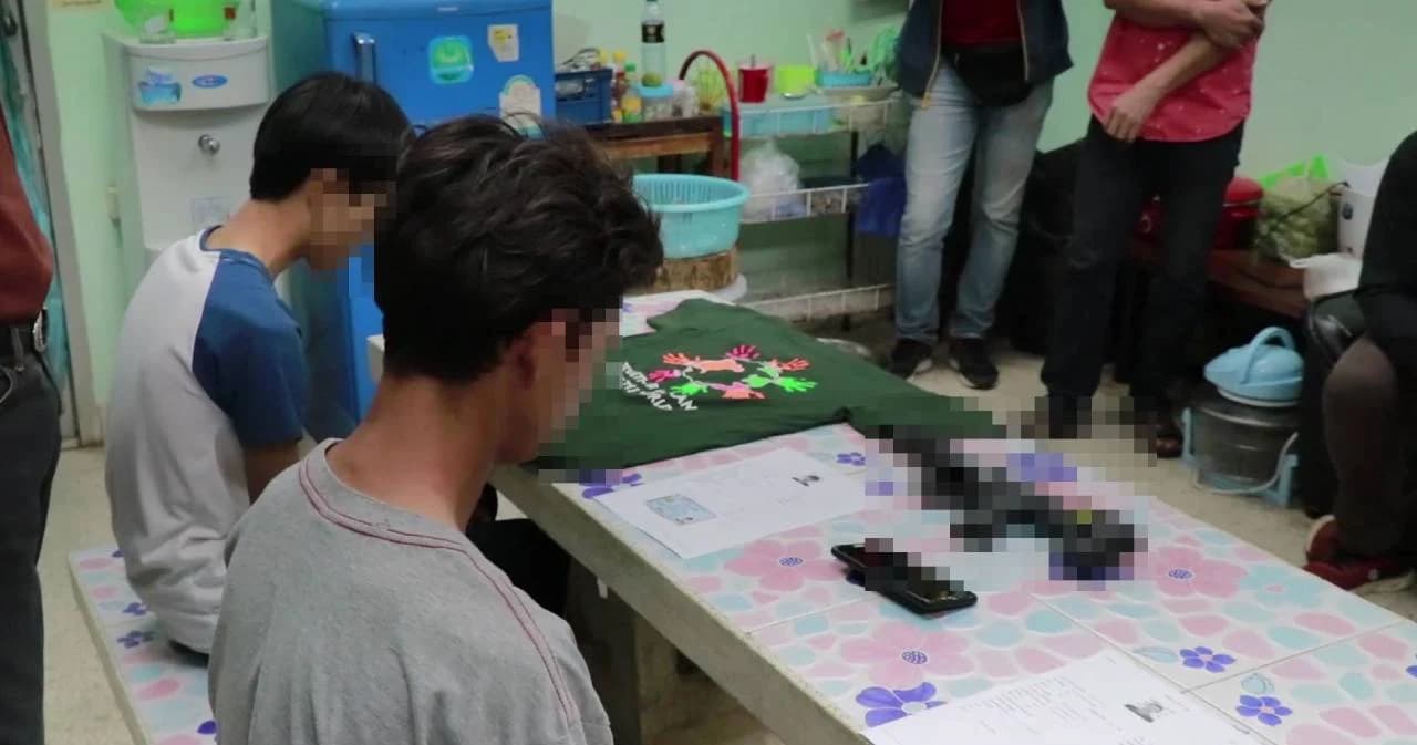 ตร.อำนาจเจริญจับ 2 โจ๋ โพสต์เลียนแบบกราดยิงโคราช อ้างแค่โพสต์ขำๆ