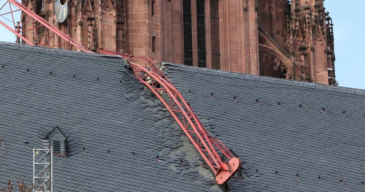 พายุเคียราซัดเยอรมนีอ่วม กระทบการจราจร เที่ยวบินยกเลิกกว่า 600 เที่ยว