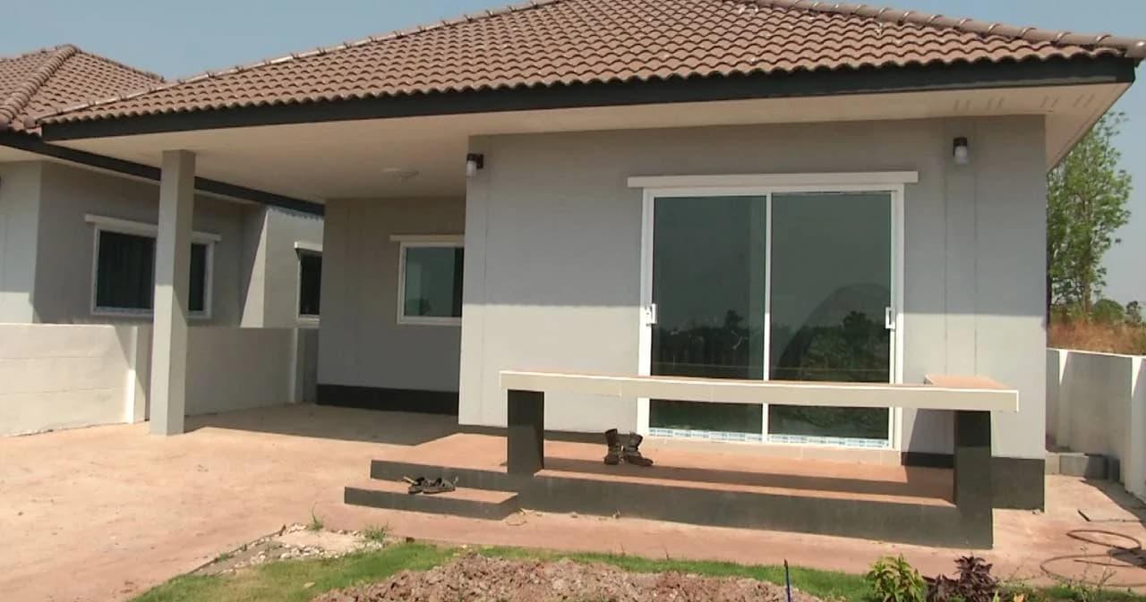 ตรวจสอบบ้านคนร้ายกราดยิง กู้เกิน 1.5 ล้านผ่าน อทบ. ตกแต่งใกล้เสร็จพร้อมอยู่