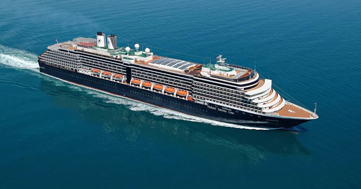 เรือสำราญเวสเตอร์ดัมเทียบท่า สีหนุวิลล์ ประเทศกัมพูชา