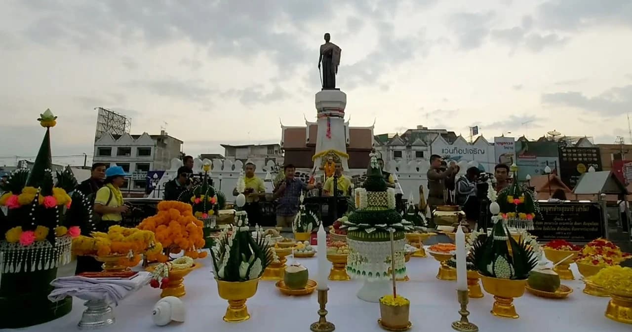 ผวจ.โคราช นำขอขมาแม่ย่าโมพร้อมจัดทำบุญใหญ่ห้างเทอร์มินอล21 โคราช