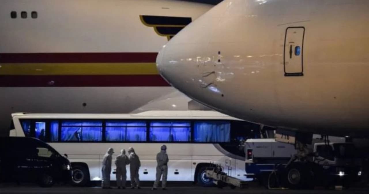 สหรัฐฯ ส่งเครื่องบินไปรับพลเรือนกว่า 400 คน จากเรือสำราญไดมอนด์ ปรินเซส