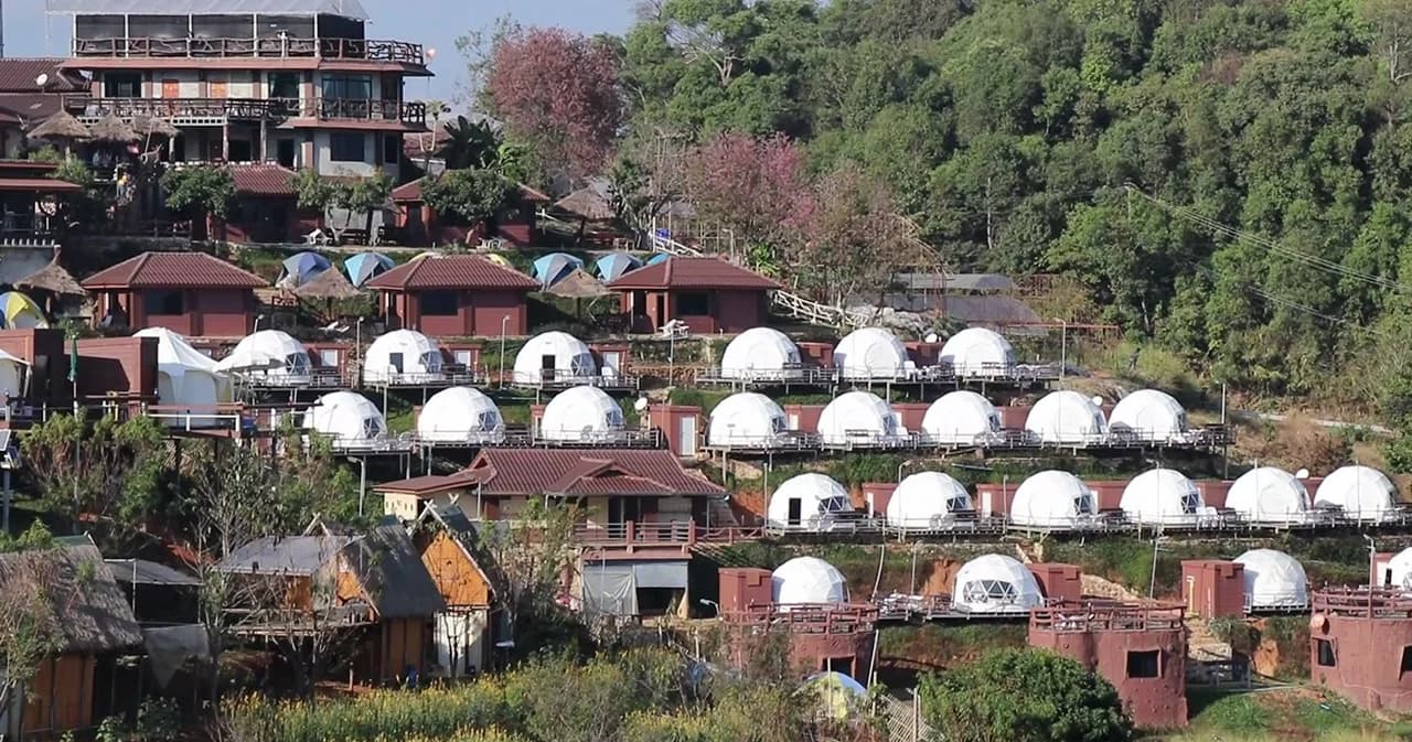 ม่อนแจ่มถูกรุกหนัก จนท.เตรียมตัดไฟ-สัญญาณโทรศัพท์ จัดระเบียบ