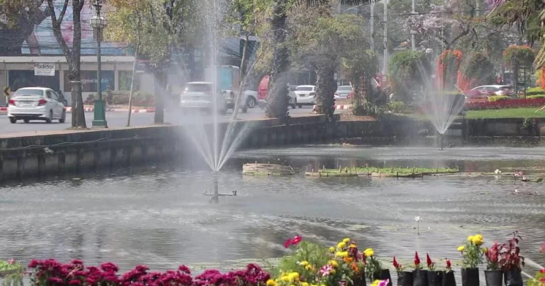 เมืองเชียงใหม่เปิดม่านน้ำ-น้ำพุรอบคูเมืองสู้วิกฤตฝุ่นพิษ หลังติดอันดับโลกอากาศแย่สองวันติด