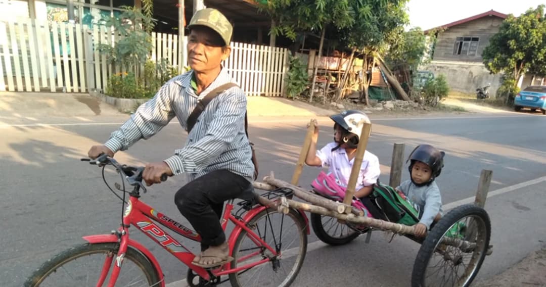 โซเชียลให้กำลังใจตาปั่นจักรยานพ่วงพาหลานไปโรงเรียน เผยหลาน 3 คนต้องได้เรียนหนังสือ