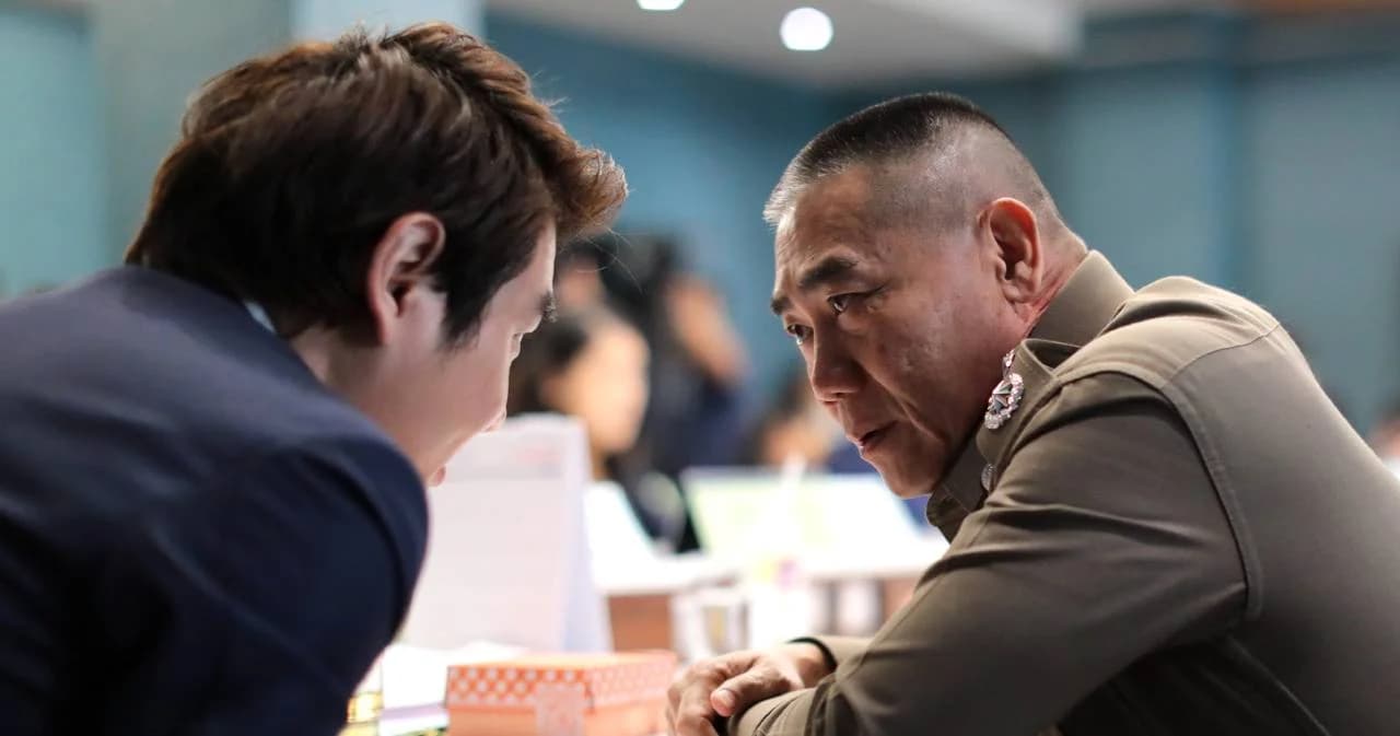 บิ๊กแป๊ะ ชี้แจงกมธ.กฎหมายฯชุดปิยบุตร ย้ำไม่มีทหารแทรกแซงคุมม็อบวิ่งไล่ลุง