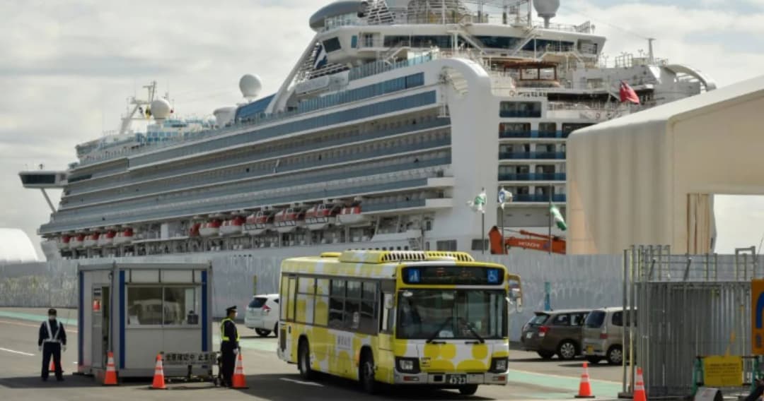 ผู้โดยสารเรือไดมอนด์ พรินเซสส์ ขึ้นฝั่งครั้งแรกหลังถูกกักกัน 14 วัน