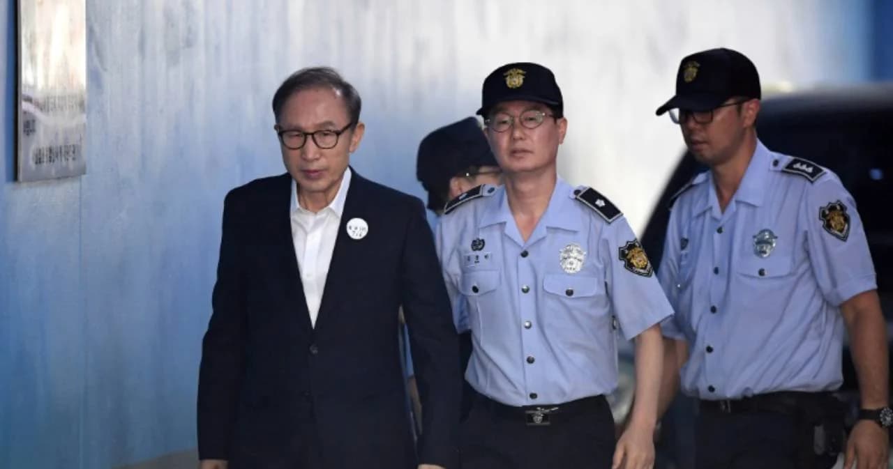 ศาลอุทธรณ์เกาหลีใต้สั่งจำคุก ลี เมียง บัก 17 ปี คดีรับสินบน